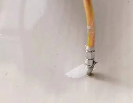 威海市瓷砖空鼓维修公司专业解答在瓷砖铺贴过程中，如果使用的砂料过粗（如全部使用了粗砂），可能会导致以下问题